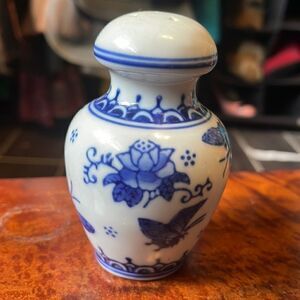 Bombay salt shaker five hole